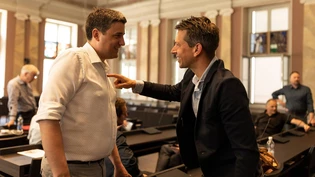 Kopf an Kopf: Toni Gisler (rechts) und Mathias Zopfi nehmen den Politstreit am Wahlsonntag etwas lockerer.