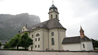 Neuanfang: Die katholischen Kirchgenossinnen und -genossen von Näfels-Mollis tagen am Freitag in der spätbarocken Näfelser Sankt-Hilarius-Kirche.