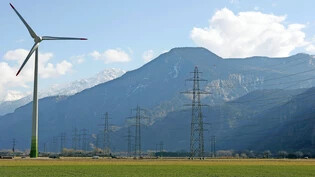 Im Linthgebiet erst eine Idee: In Collonges im Walliser Rhonetal erzeugt seit 2005 ein Windrad Strom.