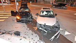 Glück im Unglück: Die beiden Autofahrenden, die im Juni 2023 in Rapperswil zusammenstossen, werden nur leicht verletzt.
