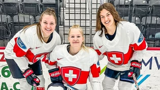 Trio an der WM: Janine Hauser, Stefanie Wetli und Leoni Balzer (von links nach rechts) sind derzeit in den USA mit dem Schweizer Eishockey-Nationalteam im gefordert. Trio an der WM: Janine Hauser, Stefanie Wetli und Leoni Balzer (von links nach rechts) sind derzeit in den USA mit dem Schweizer Eishockey-Nationalteam im gefordert.