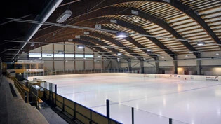 Drohende Schliessung: Im Moment ist unklar, ob der HC Prättigau-Herrschaft in einem Jahr in der Eishalle Grüsch noch Eishockeyspiele bestreiten kann. 
