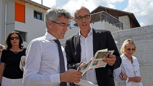 Verleihung des Wakker Preises 2018 : Mario Cavigelli (links) und Christof Dietler, Präsident des Heimatschutz Graubünden. 