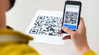 Kamera öffnen und Code scannen: QR-Codes werden heute in zahlreichen Bereichen genutzt.