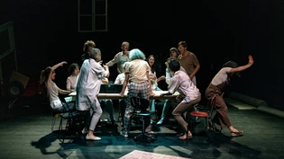 Die Räumung – ein Abgesang. Musiktheaterabend mit Kompositionen von Orlando di Lasso, John Dowland, Toinot Arbeau und dem Chor «City-Guerilla-Voices» als Protagonisten in der Postremise Chur.