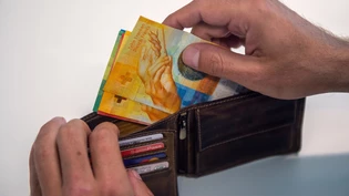 Nicht überall akzeptiert: Geschäfte müssen kein Bargeld annehmen, wenn sie darauf aufmerksam machen. 