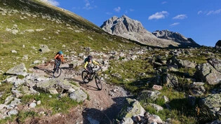 Auf der Corviglia bei St. Moritz: Hier kommen Mountainbiker auf ihre Kosten. Aber auch andernorts im Oberengadin soll das Angebot ausgebaut werden.