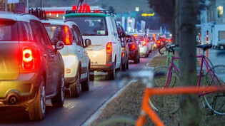 Hohes Verkehrsaufkommen: Täglich stehen die Autofahrenden in Chur im Berufsverkehr. 