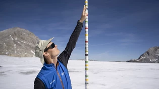 «Gibt es hingegen einen regnerischen, kühlen Sommer – wie letztmals 2021 – dann dürften einige Gletscher tatsächlich eine Verschnaufpause erhalten und sogar etwas an Volumen zulegen», sagt Gletscherforscher Matthias Huss. 