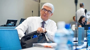 Parlamentssitzung: Regierungspräsident Jon Domenic Parolini hat Antworten auf die Anfrage von GLP-Grossrat Gaudenz Bavier gegeben.
