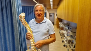 Die Hände sind seine Augen: Fritz Bolliger lanciert mit seinen Berufskolleginnen und -kollegen einen Massagetag zugunsten des Freulerpalasts in der Swissminiatur.