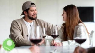 Flirten: Das Weihnachtsgeschäftsessen sollte nicht mit einem privaten Anlass verwechselt werden.