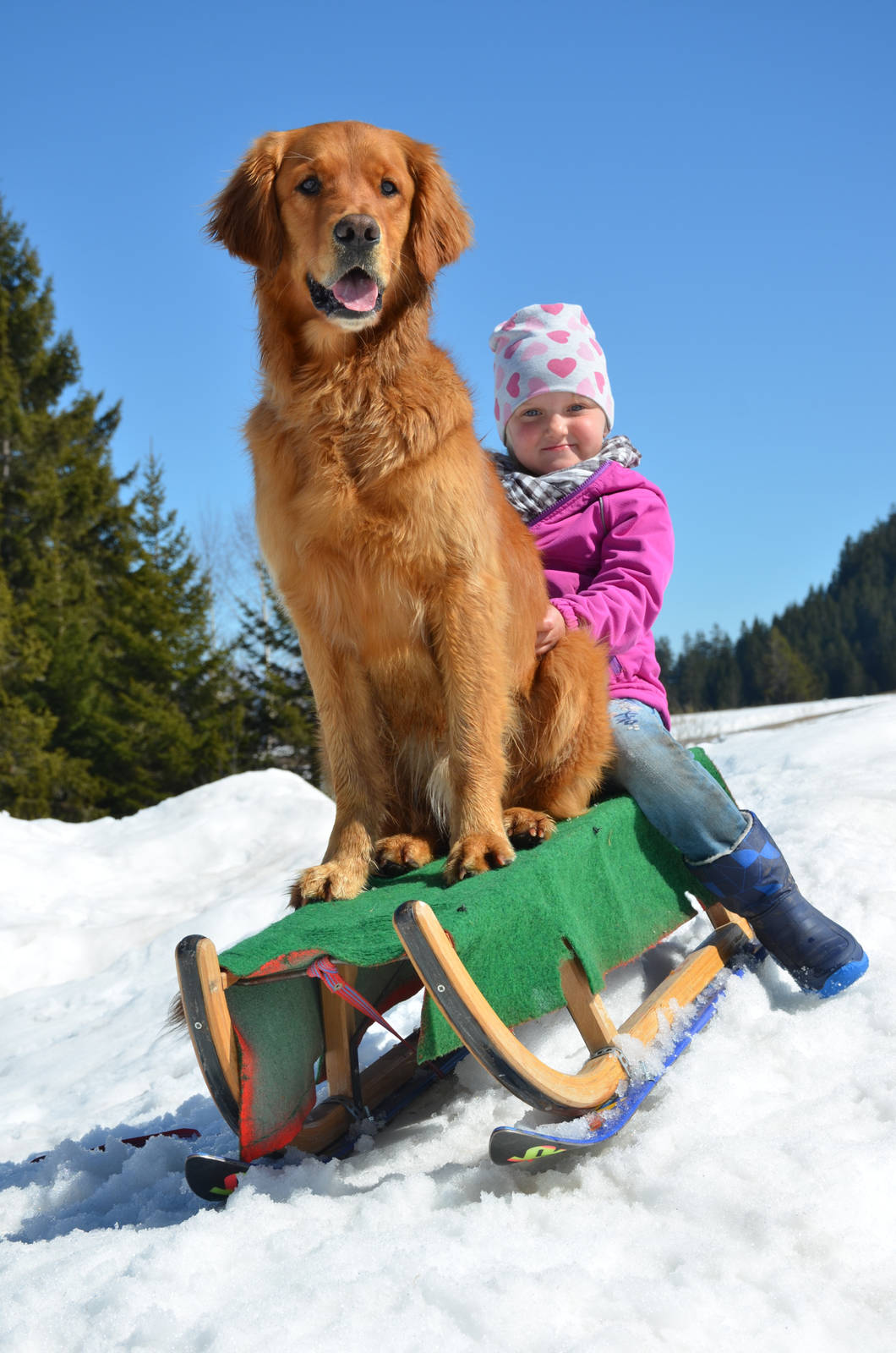 Gemeinsam die Zeit geniessen: Rätseln, herumrennen beim Winter-Military Flumserberg.