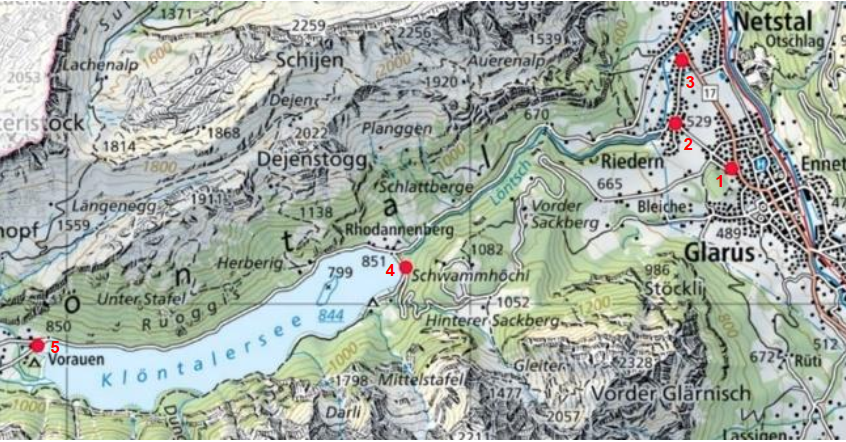 Im ganzen Tal verteilt: Die fünf Mitfahrbänke verteilen sich über die Ortschaften Netstal, Glarus und Riedern sowie das Klöntal.