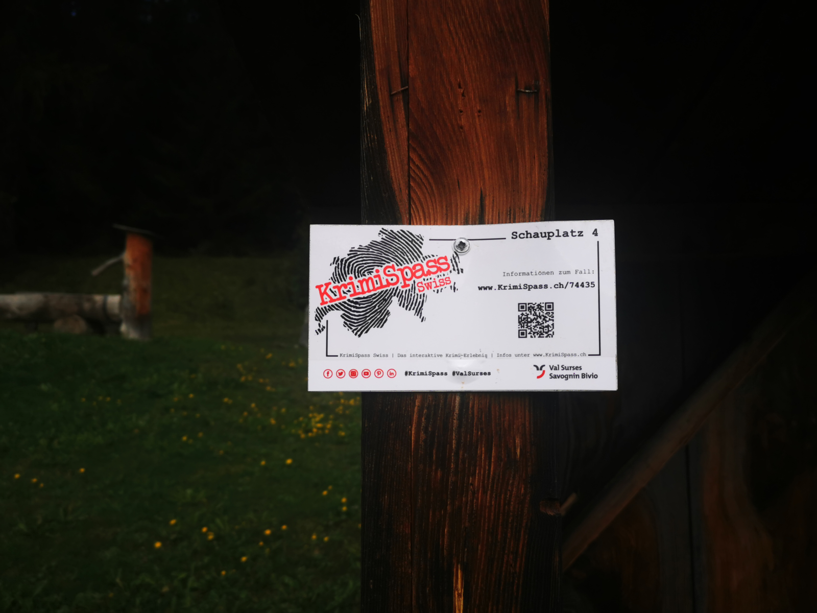 Einfach gemacht: Auf jeder Hinweistafel an jedem Schauplatz befindet sich ein QR-Code, der gescannt werden kann. Alternativ sind die gleichen Informationen über die dazugehörige URL abrufbar.