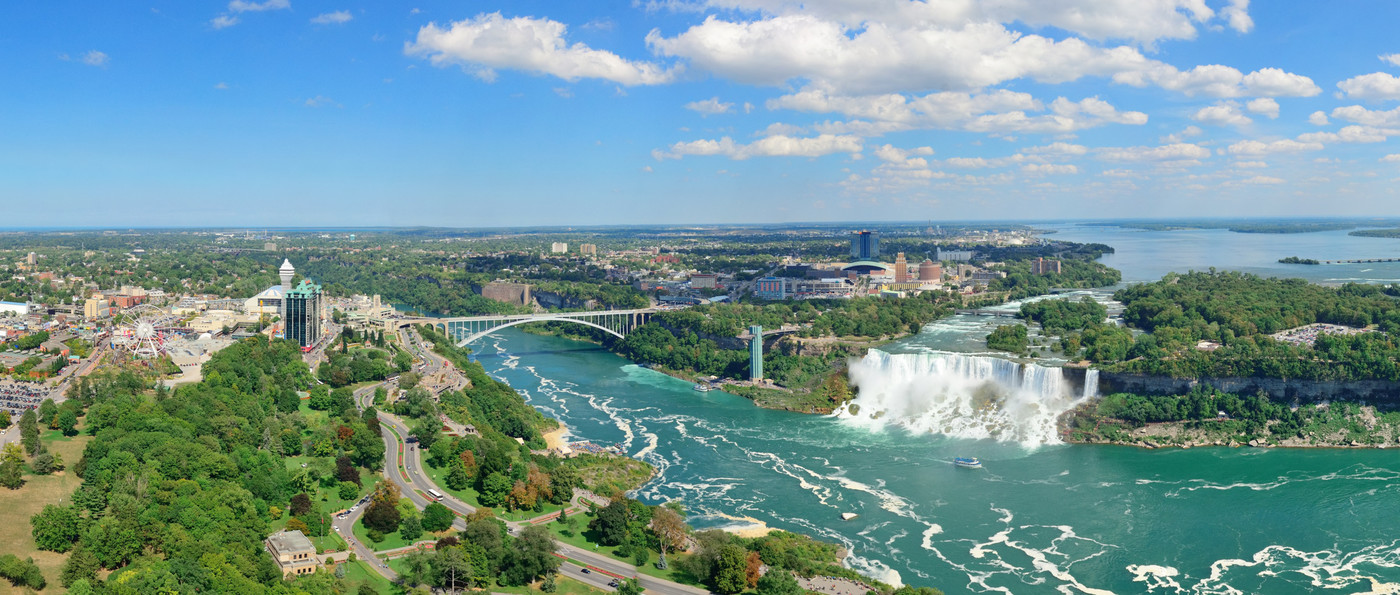 Gewaltige Massen: Bei den Niagarafällen stürzen pro Sekunde rund 6400 Kubikmeter Wasser über die Klippe.