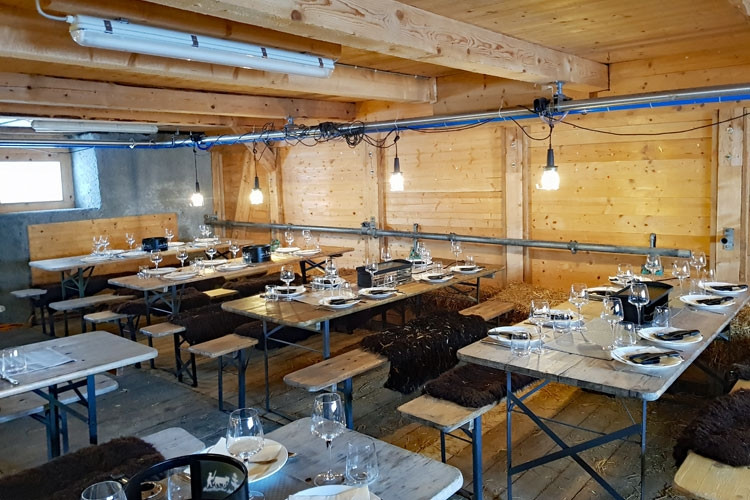 Für besondere Anlässe steht im Winter der Stall im Alpenrestaurant «Sennästube» bereit.