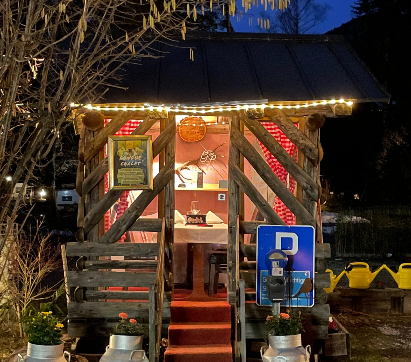 Fondue Chalet neben dem Restaurant «Giessenpark» in Bad Ragaz.