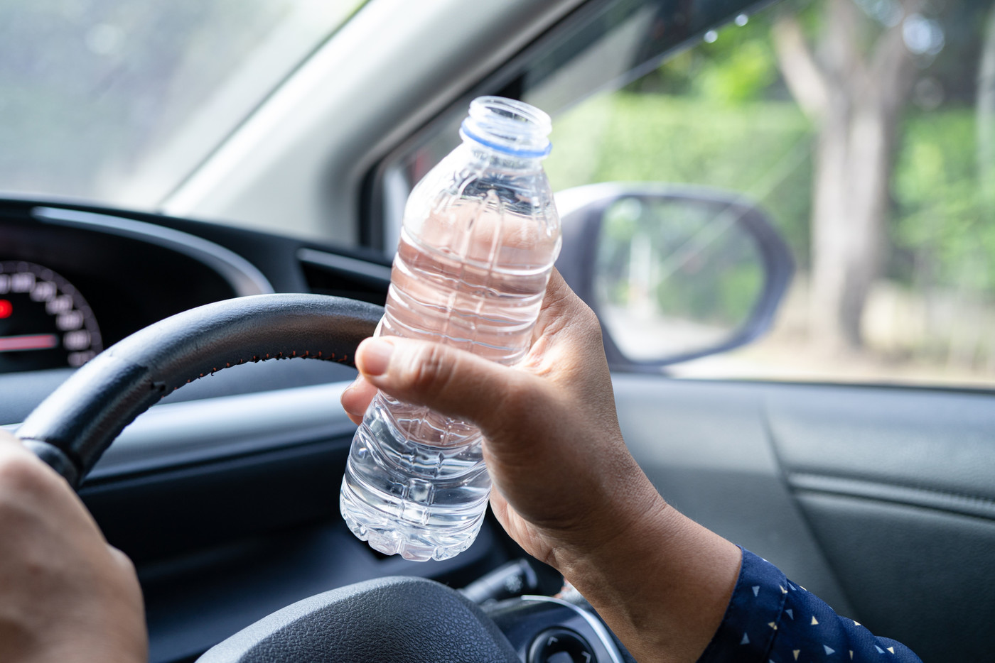 Idealer Durstlöscher: Vor allem in den Sommermonaten sollte man stets genügend Getränke bei sich haben – auch im Auto.