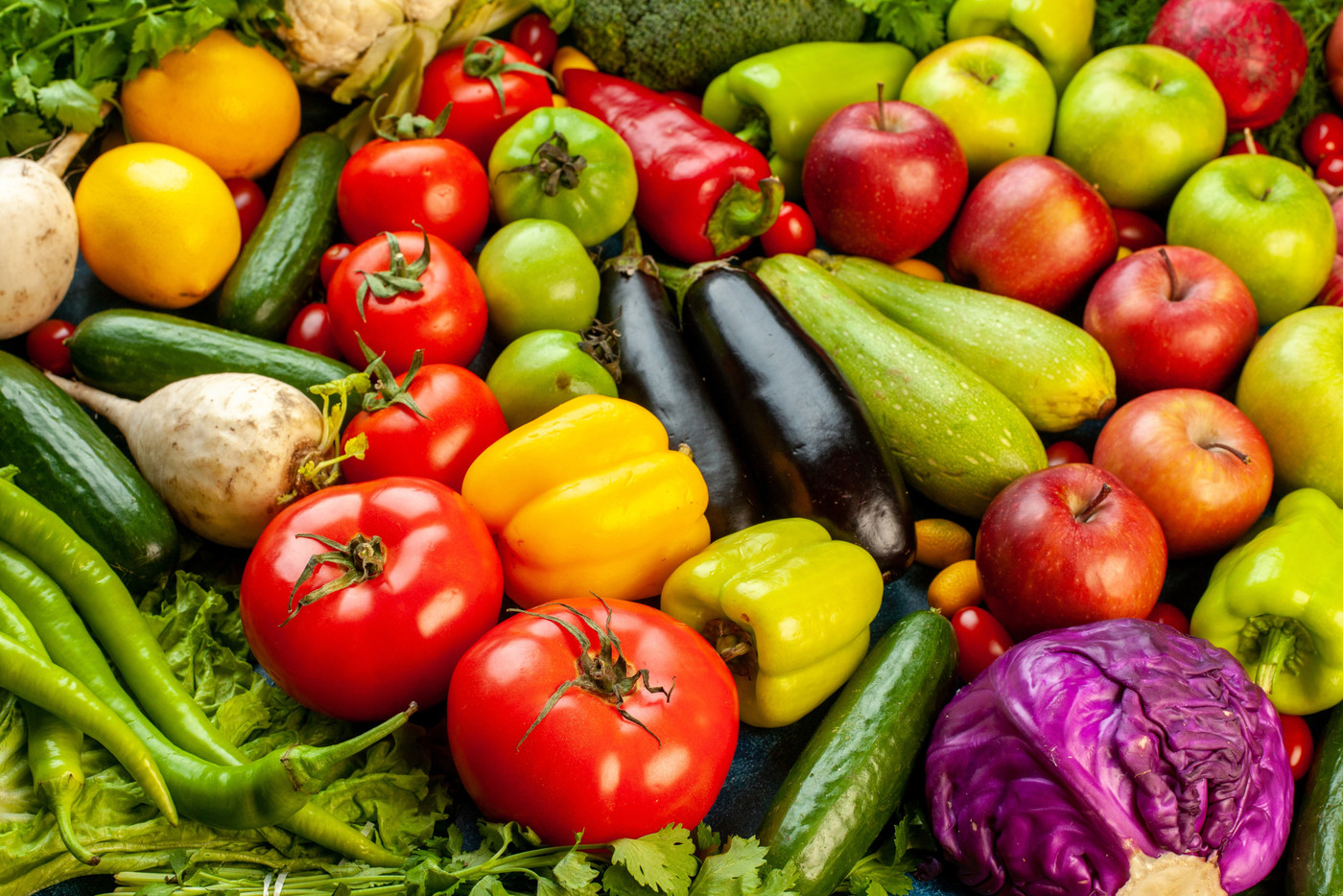 Nicht nebeneinander: Anders als auf dem Symbolbild sollte gewisses Gemüse wie Tomaten separat aufbewahrt werden. 