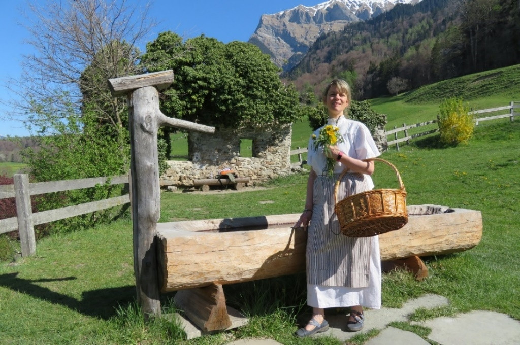 Bei Heidi zu Hause: Grüne Landschaften und Berge. Das wird mit der weltberühmten Romanfigur Heidi verbunden. 