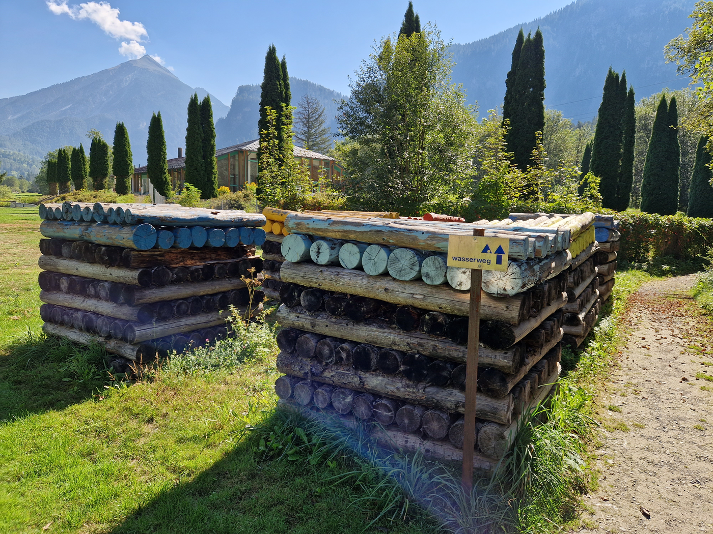Holz als Verbindung zur Natur: Die «Batterie» ist der erste Stopp auf dem Wasserweg. 