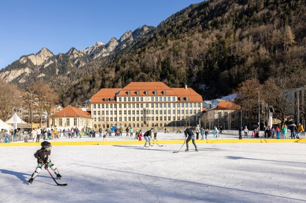 Hockey: Für Hockey-Fans ist wieder ein abgetrennter Bereich reserviert. 