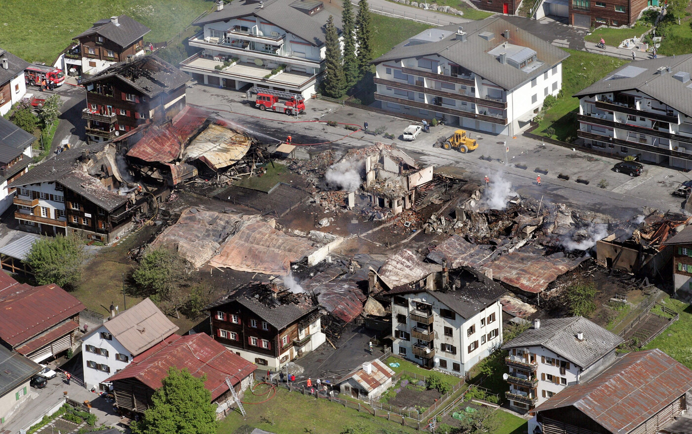 Grossbrand in Flims: Sieben Häuser und sieben Ställe im Oberdorf wurden ein Raub der Flammen.