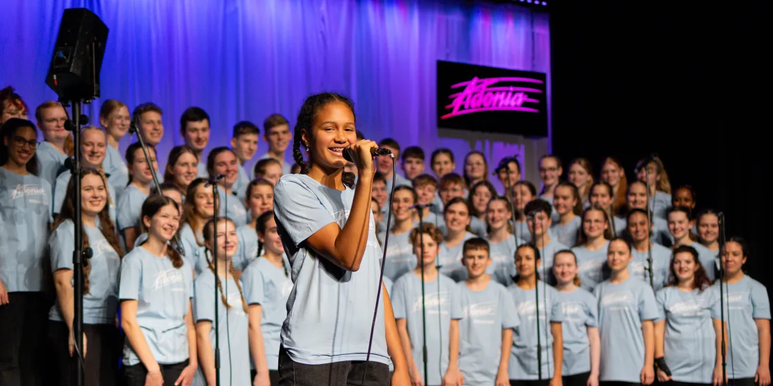 Jugendchor: Voller Begeisterung warten die Jugendlichen auf ihren Einsatz. 