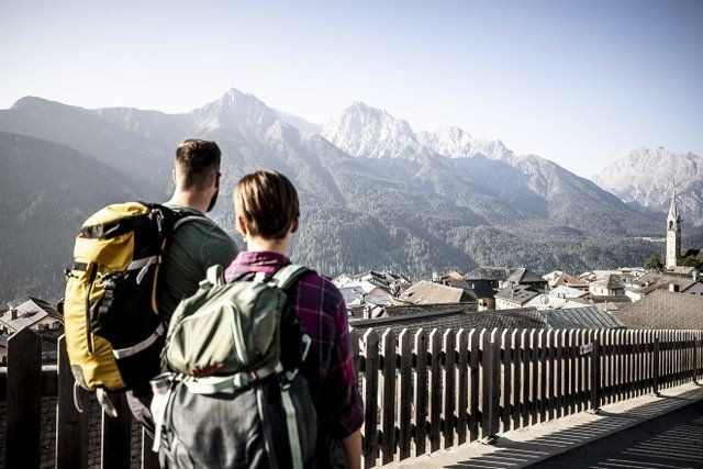Im Oberengadin: Bei dieser Wanderung kann man den Sonnenaufgang über Scuol beobachten.