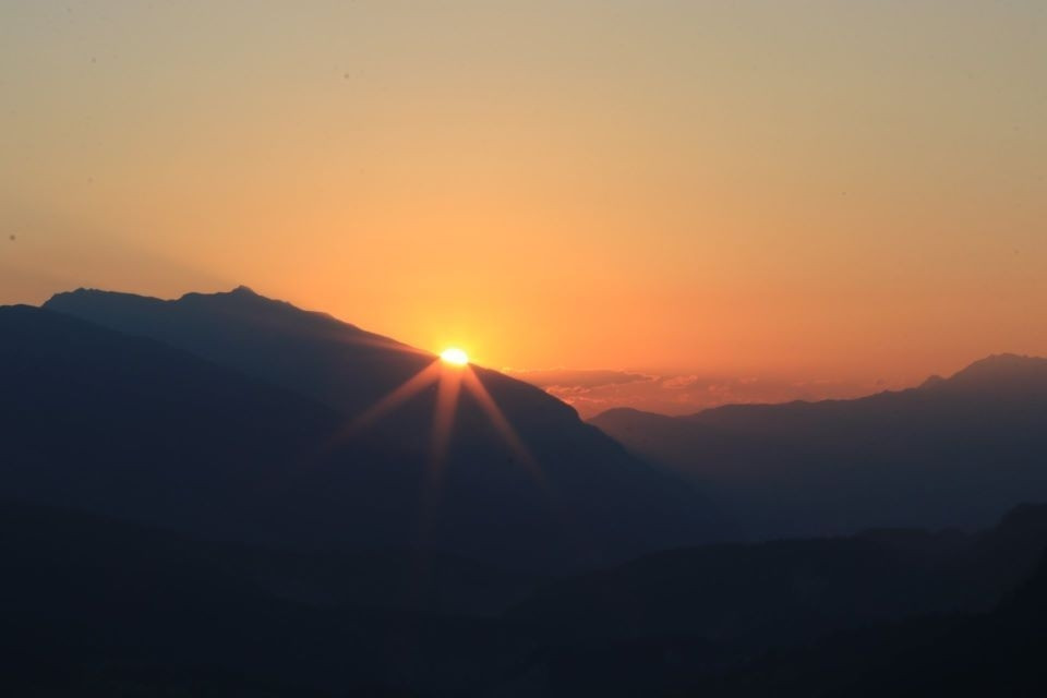 Hoch hinaus: Bei der Wanderung über den Alp Sezner lässt sich der Sonnenaufgang in der Val Lumnezia beobachten. 