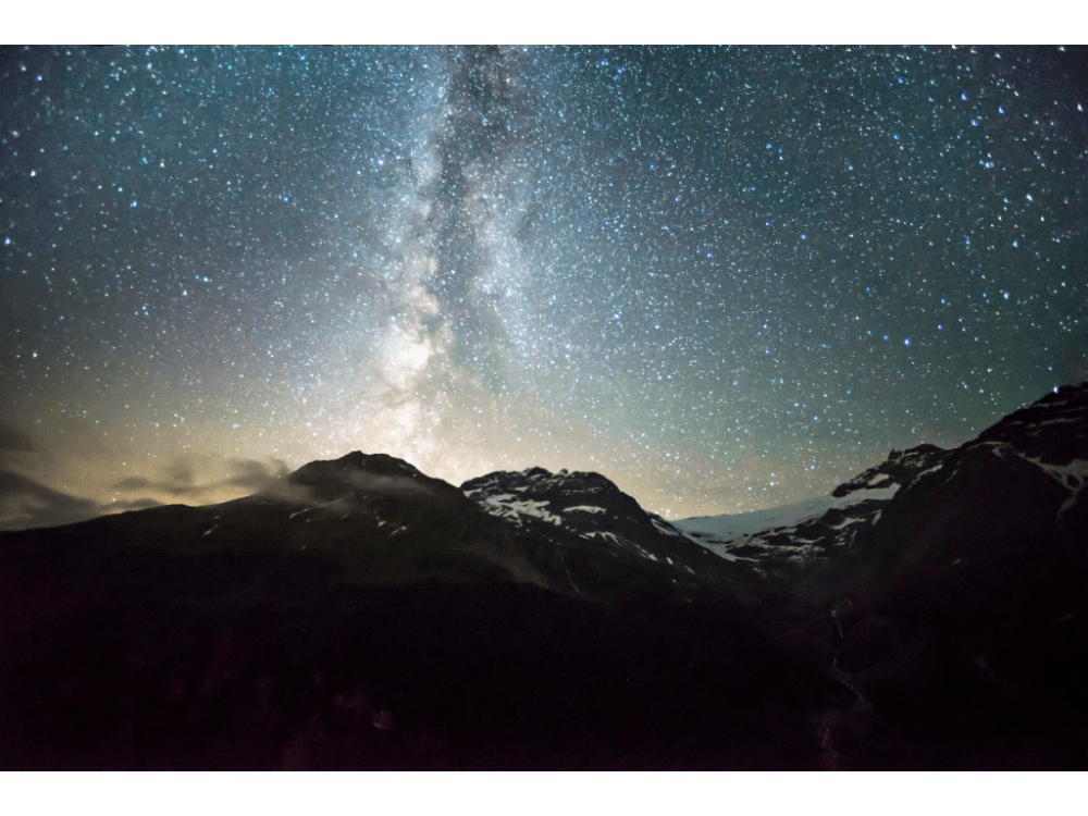 Magisch: Über dem Bernina leuchtet der Sternenhimmel.