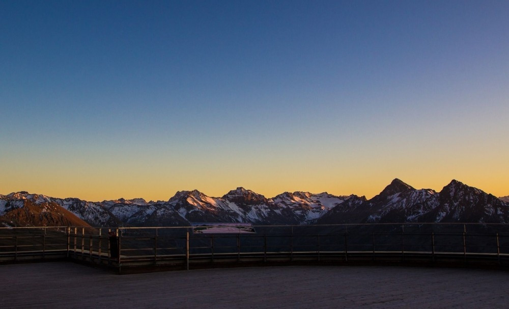 Was für die Augen: Bei dieser dreistündigen Wanderung kann der Sonnenuntergang auf der Madrisa beobachtet werden. 