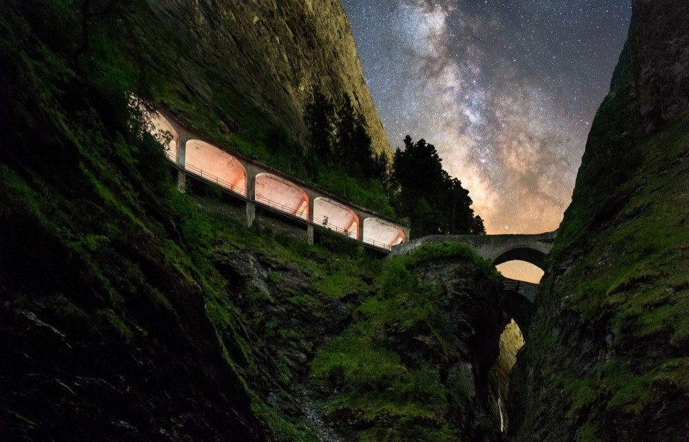 Atemberaubend: Die Viamalaschlucht sieht vor dem Sternenhimmel sensationell aus.